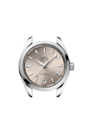 Profilo laterale della cassa in acciaio lucido e spazzolato da 34 mm, con vetro zaffiro bombato antiriflesso e corona a vite Omega.